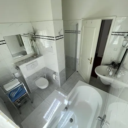 Appartement 18 Boutique Mit Gartenblick Kostenfreies Parken Zoo Und Zentrum Fusslaeufig Leipzig